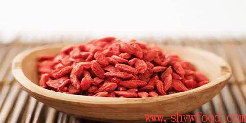 牛肉与枸杞搭配食用，有补养气血之妙、和胃益肝之功。适用于体弱多病，劳伤诸症。